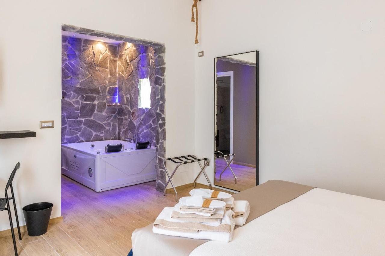 Lovely Rooms - Guest House Suites Triggiano Bagian luar foto