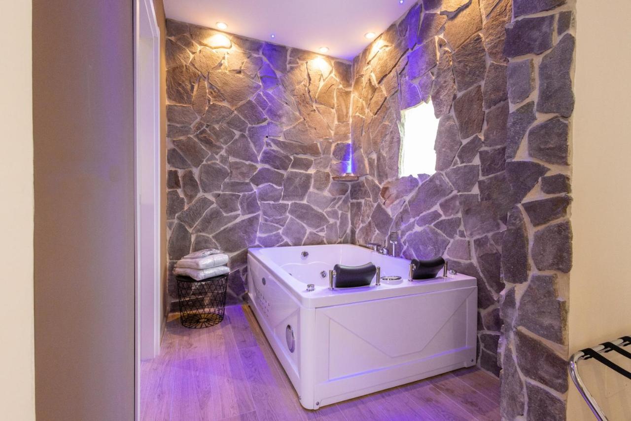 Lovely Rooms - Guest House Suites Triggiano Bagian luar foto
