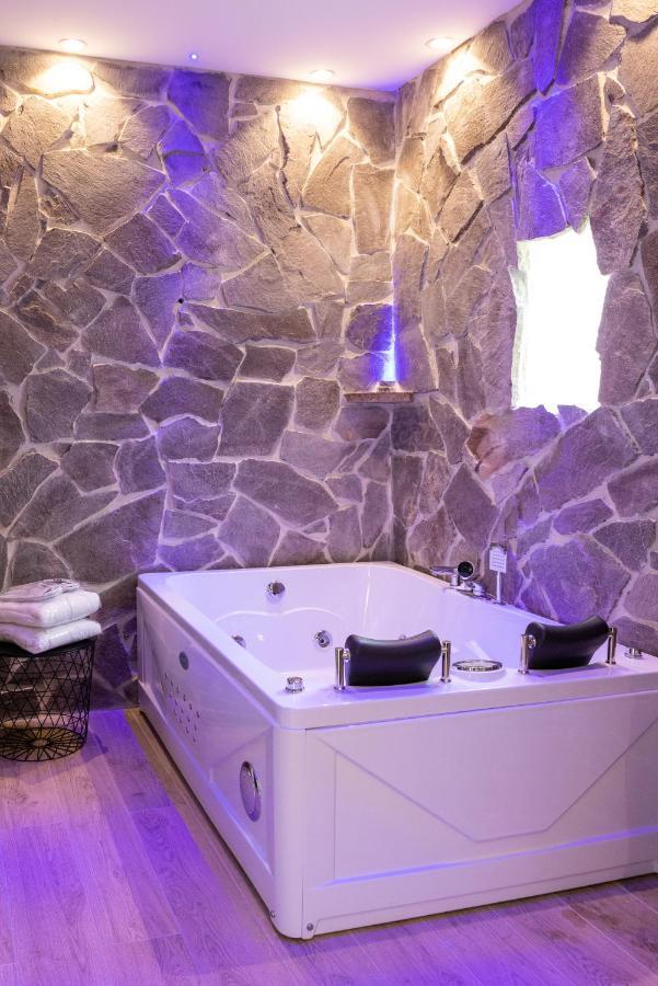 Lovely Rooms - Guest House Suites Triggiano Bagian luar foto