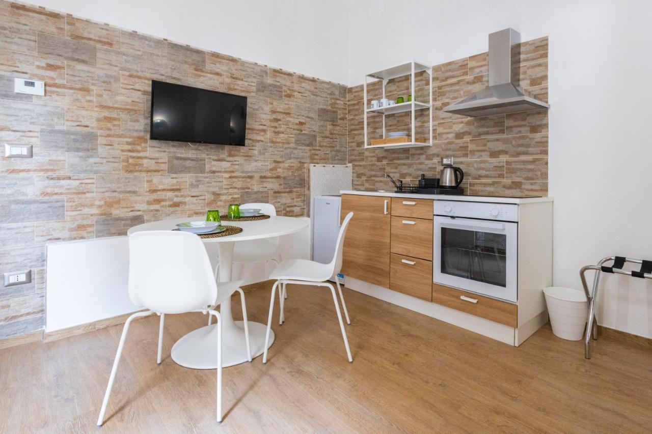 Lovely Rooms - Guest House Suites Triggiano Bagian luar foto
