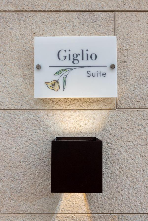Lovely Rooms - Guest House Suites Triggiano Bagian luar foto