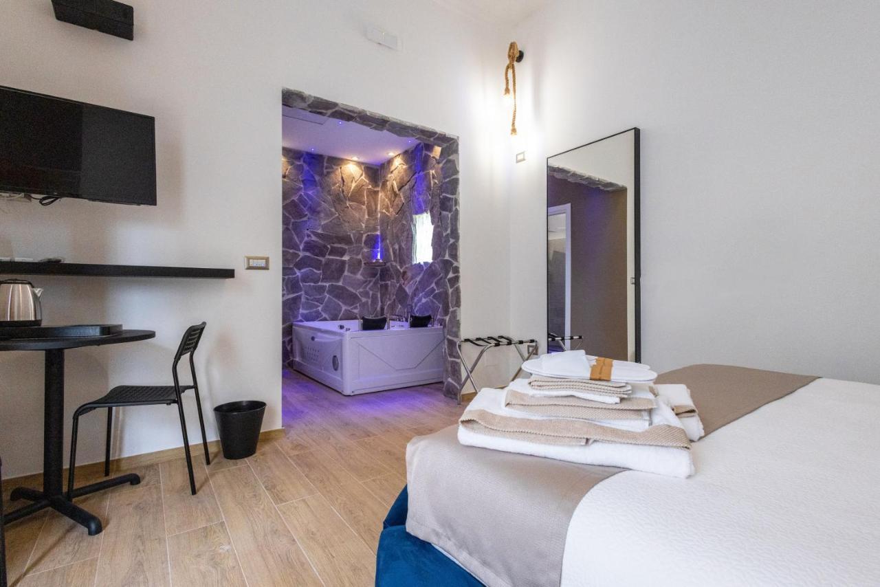 Lovely Rooms - Guest House Suites Triggiano Bagian luar foto
