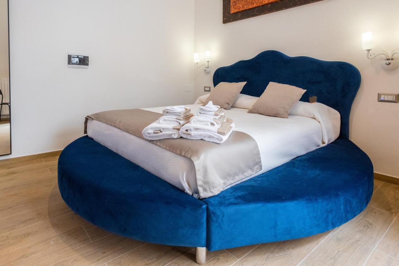 Lovely Rooms - Guest House Suites Triggiano Bagian luar foto