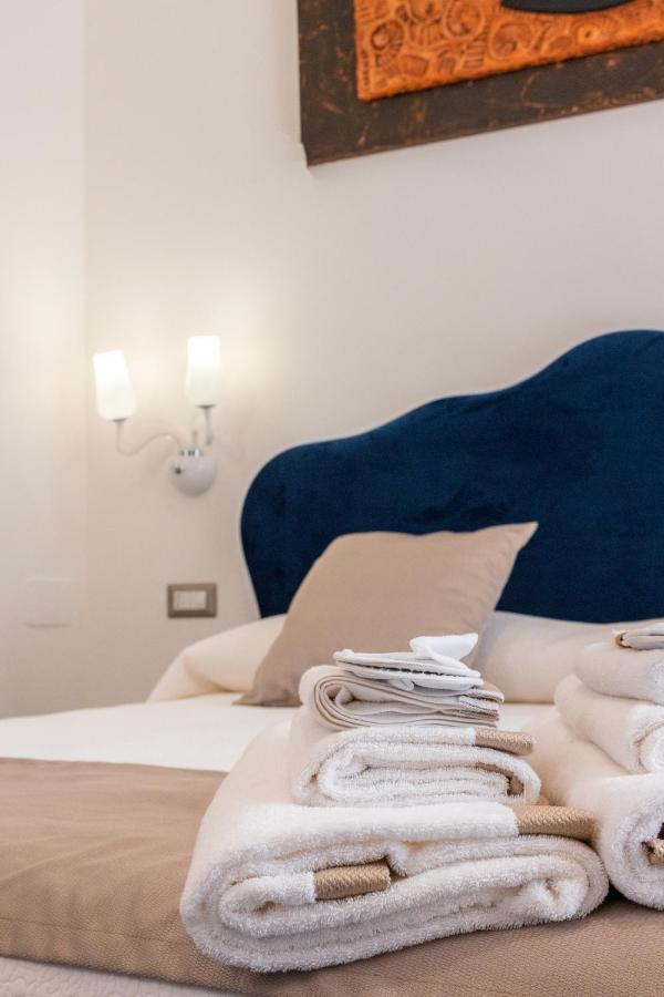 Lovely Rooms - Guest House Suites Triggiano Bagian luar foto