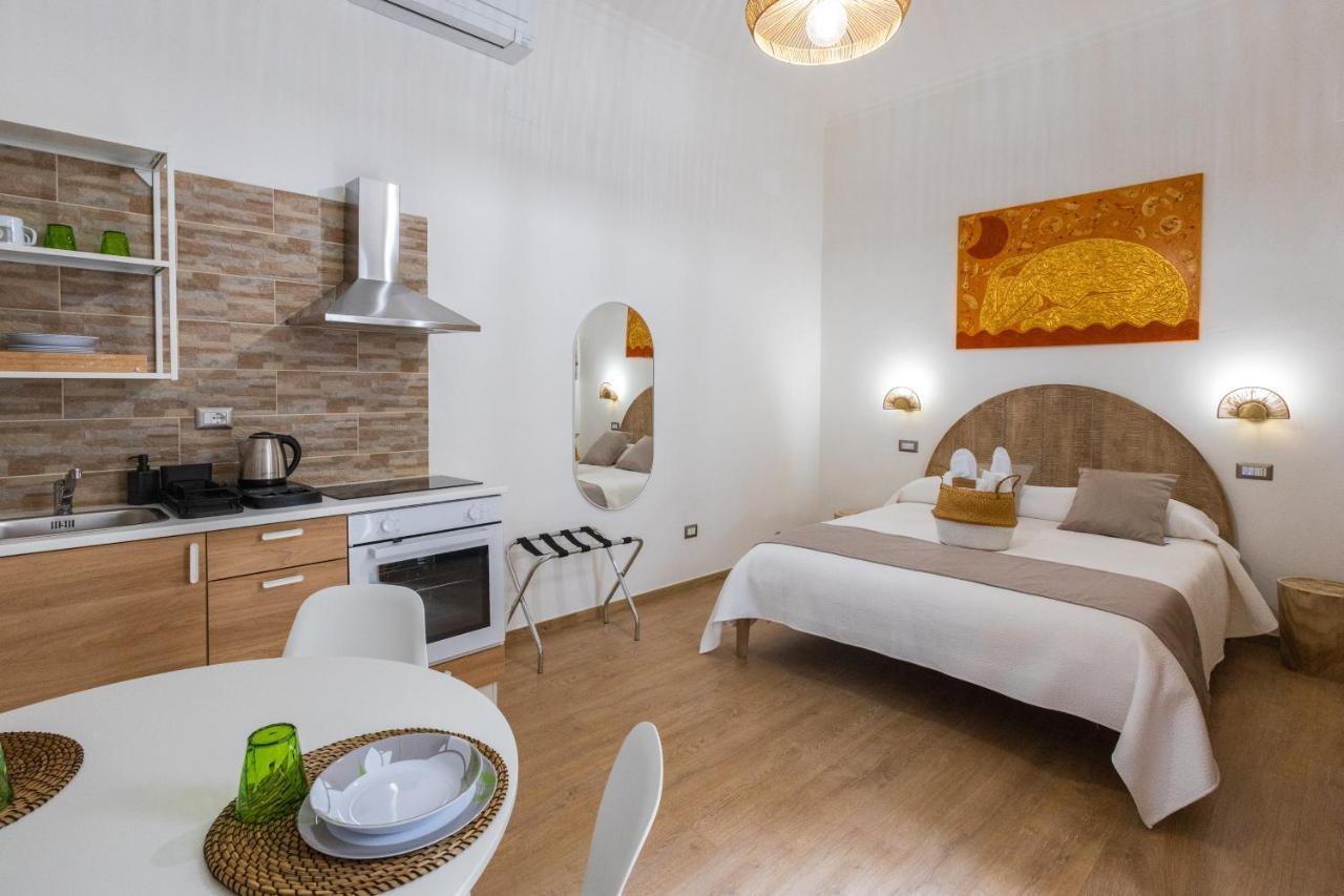 Lovely Rooms - Guest House Suites Triggiano Bagian luar foto