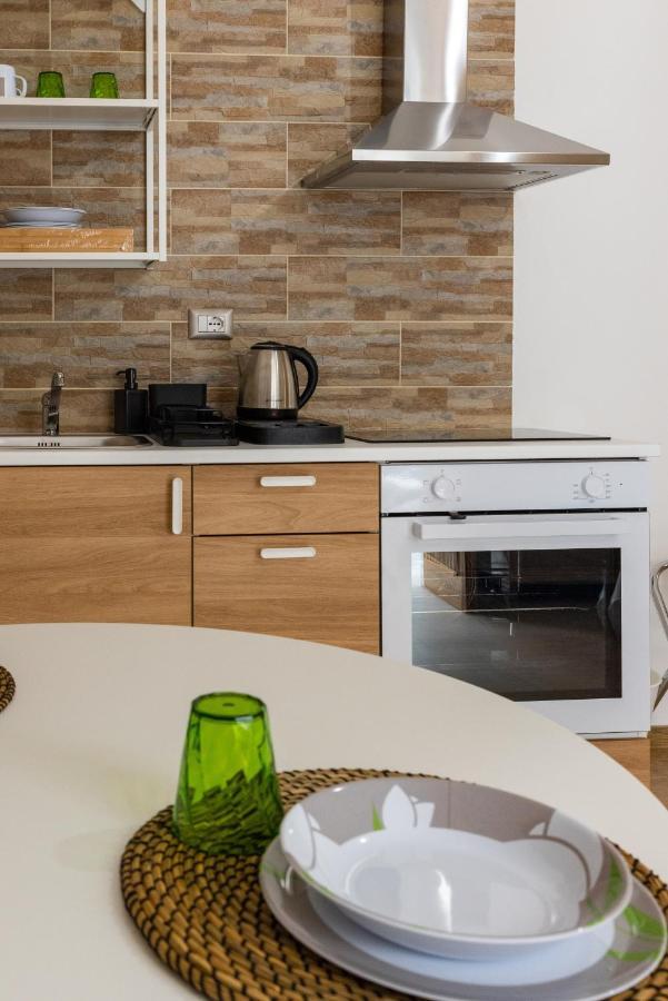 Lovely Rooms - Guest House Suites Triggiano Bagian luar foto